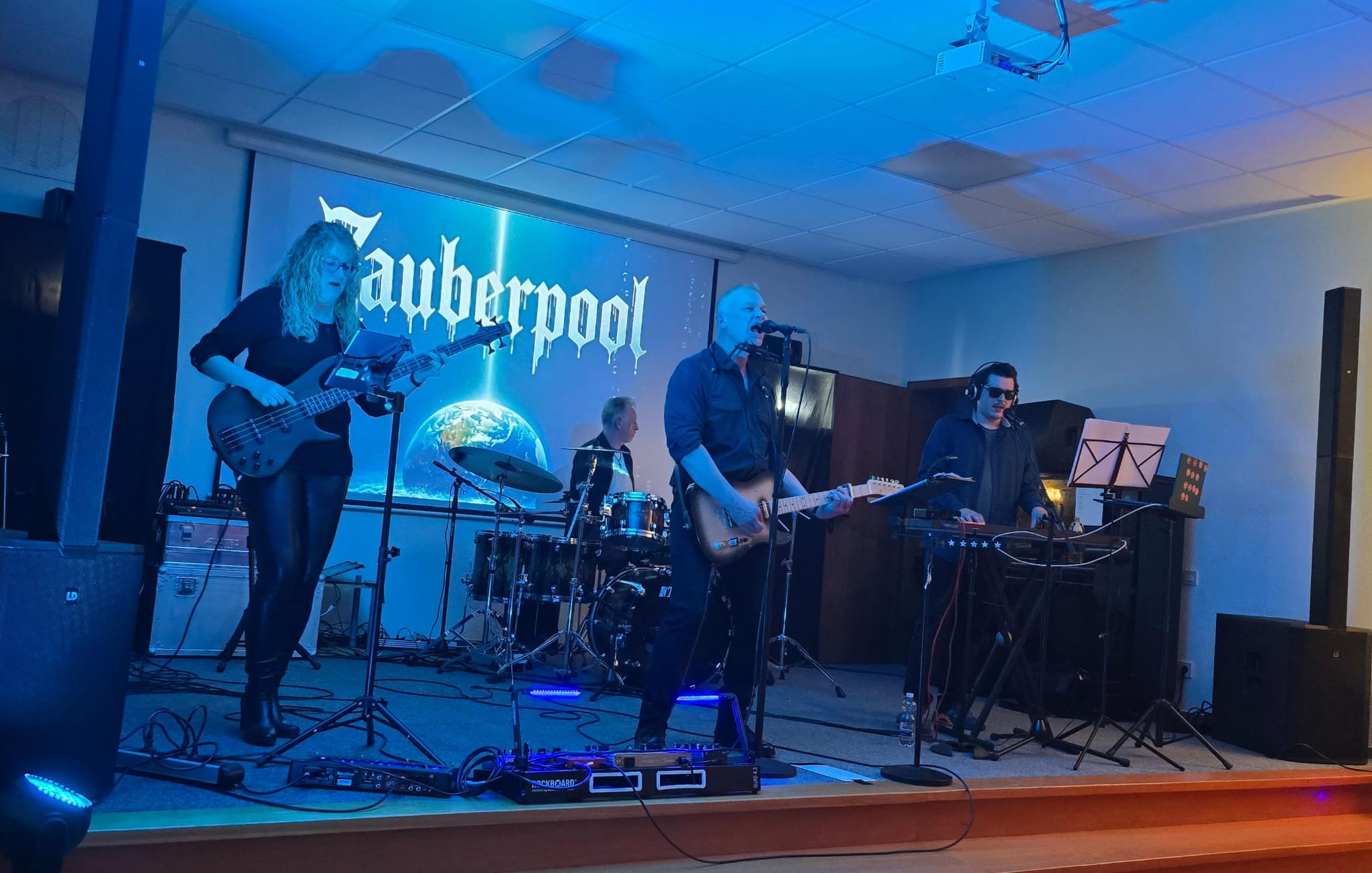 Zauberpool live auf der Bühne